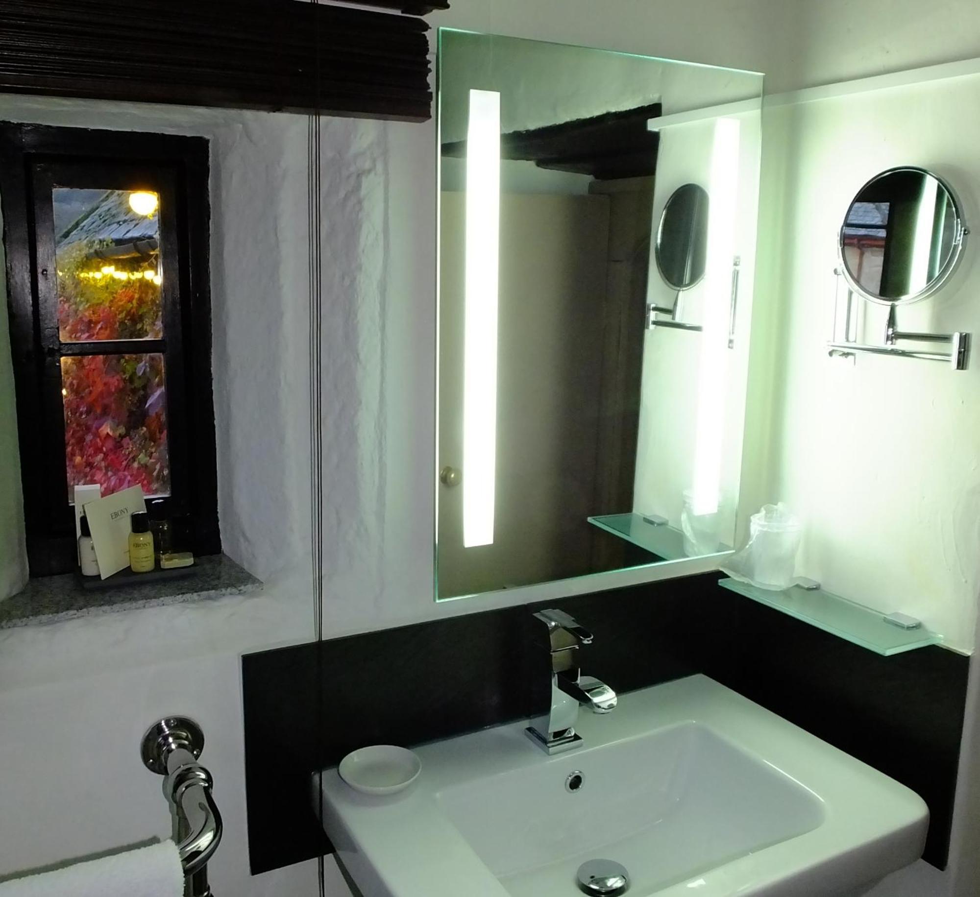 The Oxenham Arms Hotel Devon South Zeal Room photo