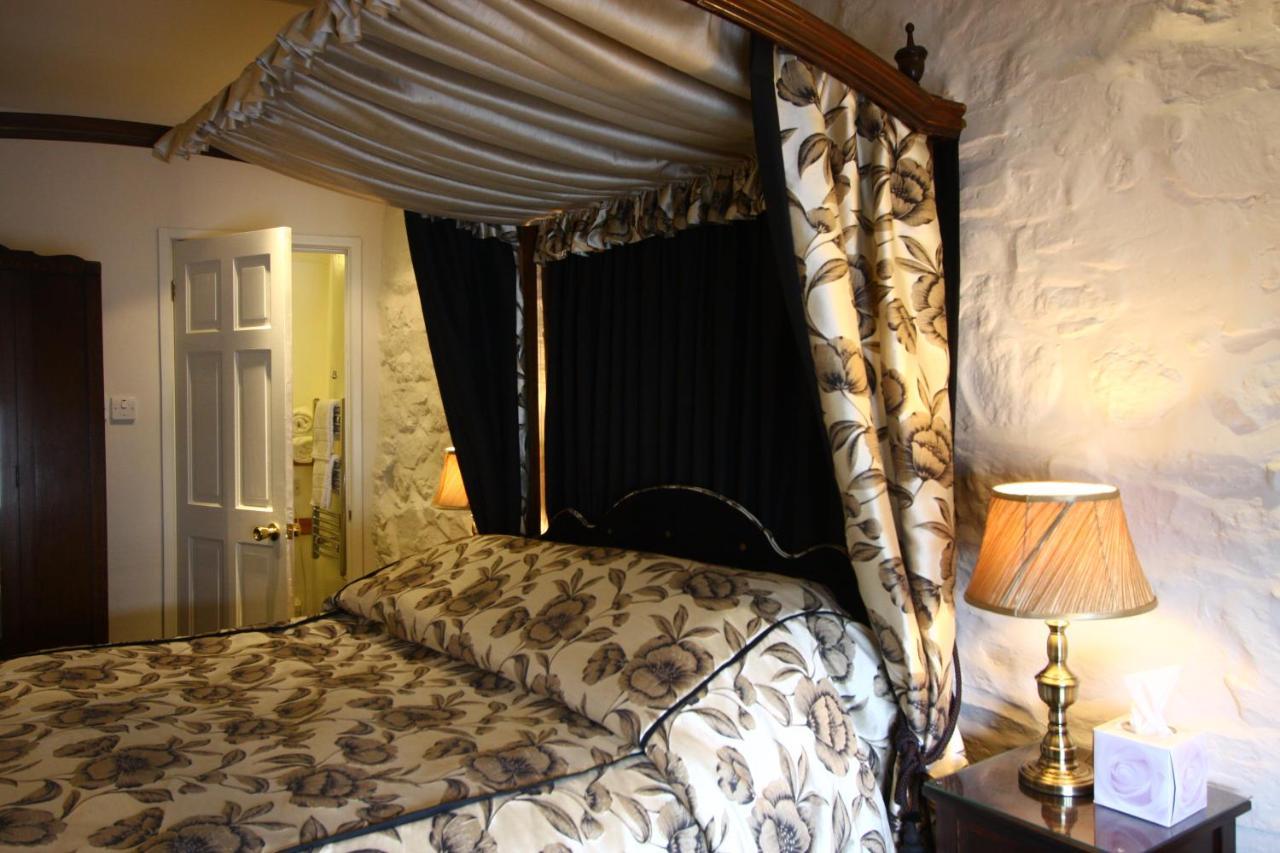 The Oxenham Arms Hotel Devon South Zeal Exterior photo